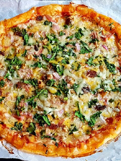 Una foto de Pizza hojaldrada de Espinacas y Nueces