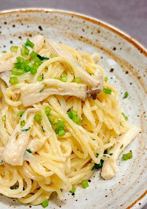 Hình của món Mì Ý xốt kem thuần chay.