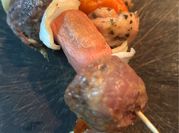 Una foto de brochette al horno
