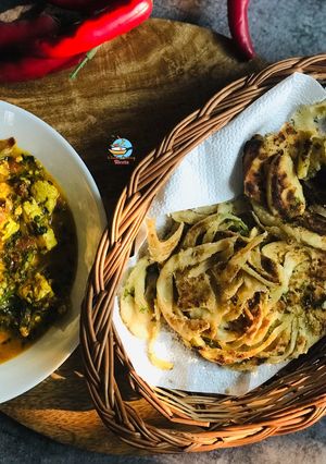 A picture of Garlic Lachha Paratha.