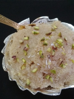 રવાનો શીરો. (suji halwa in gujrati) રેસીપી મુખ્ય ફોટો