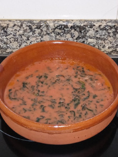 Una foto de Salsa tomathai con algas y perejil