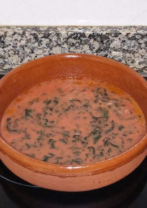 Una foto de Salsa tomathai con algas y perejil