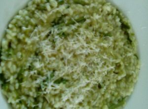 Foto di Risotto con i sapori siciliani a km0 asparagi selvatici e DOP RG