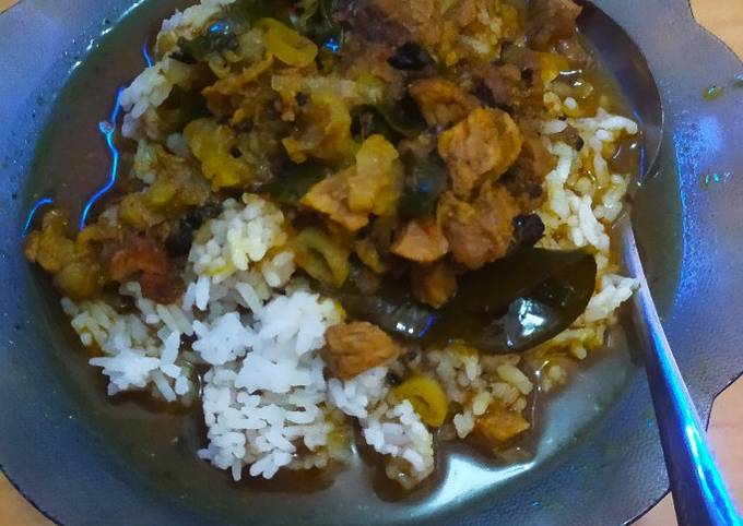 93. Rawon Daging Sapi (khas Jawa Timur)