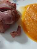Codillo con puré de calabaza y zanahoria