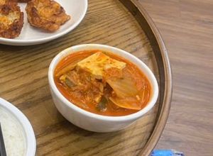 Hình của món 김치찌게- Canh kim chi Hàn Quốc.