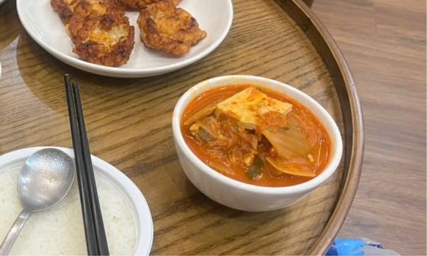김치찌게- Canh kim chi Hàn Quốc
