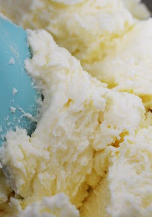 عکسی از دستور طرز تهیه باترکریم آمریکایی برای تزیین و خامه کشی انواع کیک و کاپ کیک