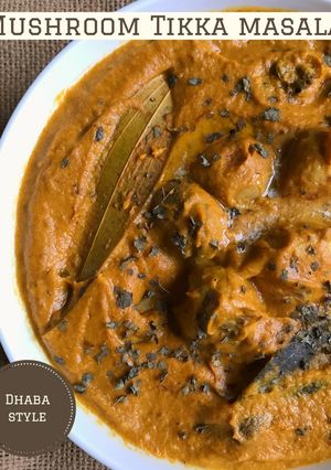 A picture of Mushroom Tikka masala.