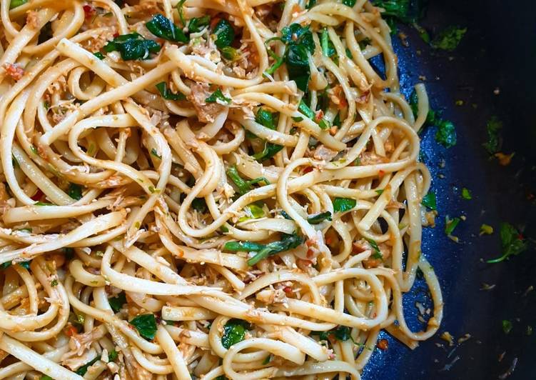 Easiest Way to Prepare Ultimate FRESH CRAB MEAT & CHILLI GARLIC PASTA