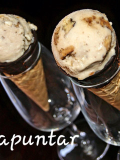 Una foto de Helado de vainilla y nueces