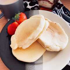 A picture of Fluffy Rice Flour Soufflé Pancakes.
