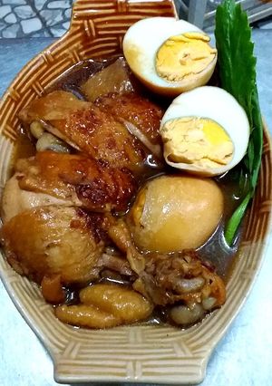 รูปของ น่องติดสะโพกไก่ไข่พะโล้