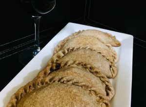 Una foto de Empanadas integrales con carne soya y vegetales 🌽🥕