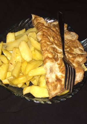 Fried potatoes wit fried egg ainihin hoton girkin