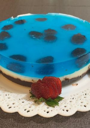 Una foto de Gelatina de mora azul y coco, con galleta oreo de base