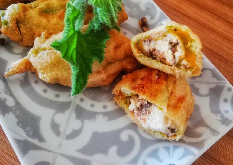 Ricetta Fiori di zucca ripieni in pastella 🌷 di ...