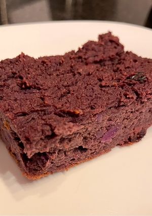 Una foto de Brownie de camote morado