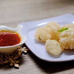 A picture of Cireng + sambal.