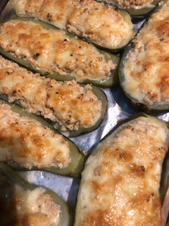Una foto de Zapallo italiano relleno con pollo y crema