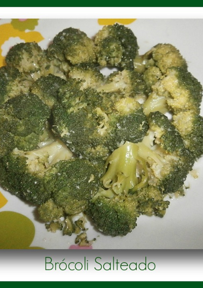 Una foto de Brócoli salteado