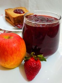 एप्पल स्ट्रॉबेरी जैम (apple strawberry jam recipe in Hindi) रेसिपी मुख्य फोटो