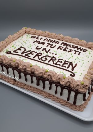 Foto di Torta di compleanno con base chiffon cake