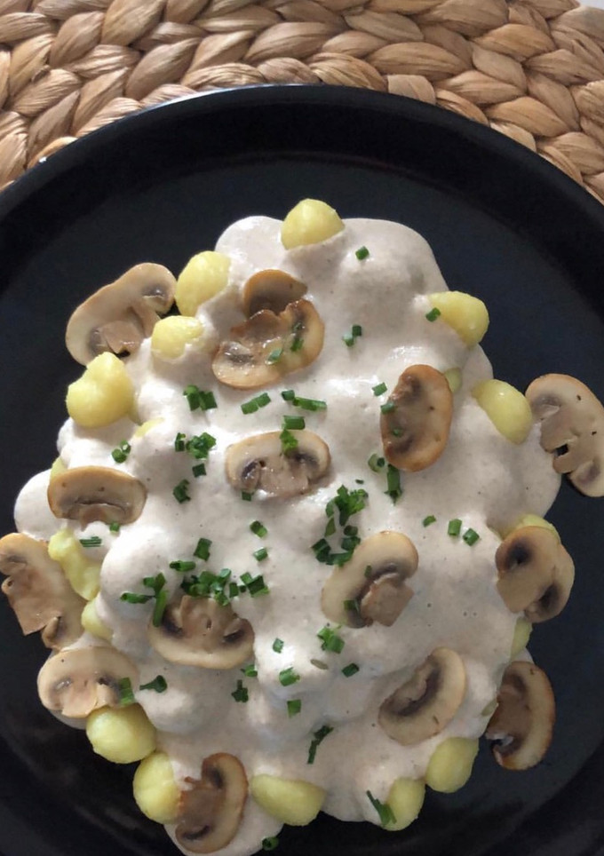 Una foto de Ñoquis con salsa de champiñones