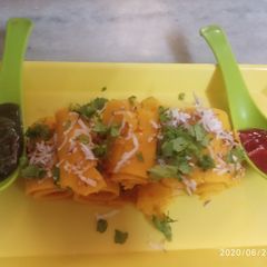 A picture of Khandvi.
