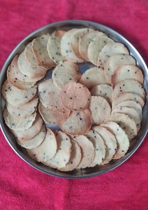 A picture of Crispy Baked Sweet Potato Crackers.