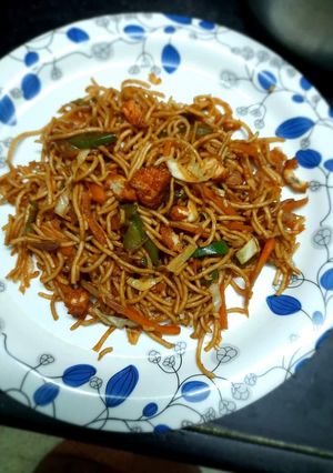 वेज हक्का नूडल्स (veg hakka noodles recipe in Hindi) रेसिपी मुख्य फोटो