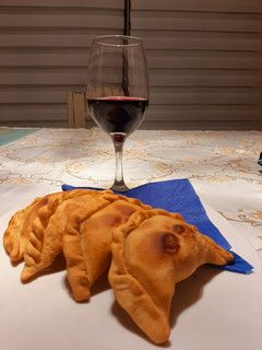 Una foto de Empanadas de navajuela o camarón queso