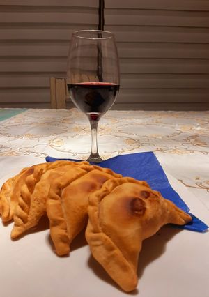 Una foto de Empanadas de navajuela o camarón queso