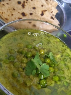 A picture of Green peas Curry with green Gravy.