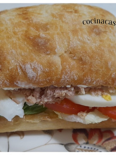 Foto principal de Bocadillo vegetal con atún
