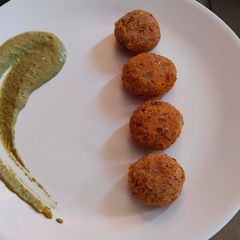 A picture of Sabudana vada.