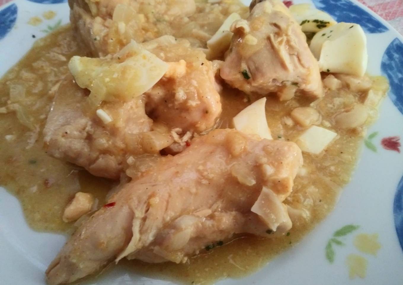 Pollo en pepitoria