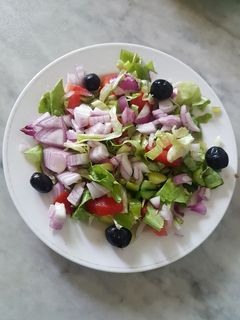 صورة لوصفة سلاطة خس بالخضار