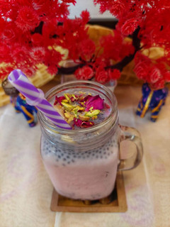 शाही रोज़ मिल्क शेक (shahi rose milkshake recipe in Hindi) रेसिपी मुख्य फोटो