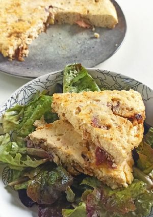 Une photo de Omelette de ricotta, figues et jambon fumé
