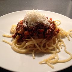 A picture of Bolognese Ragu with Spaghetti.