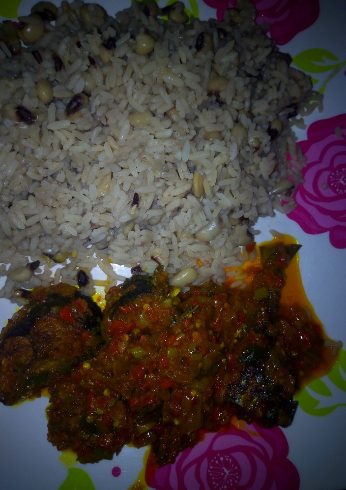 A picture of RICE AND BEANS WITh FISH SOURCE.