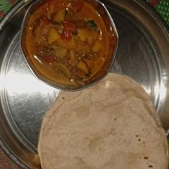 A picture of Aloo mooli ka paratha.