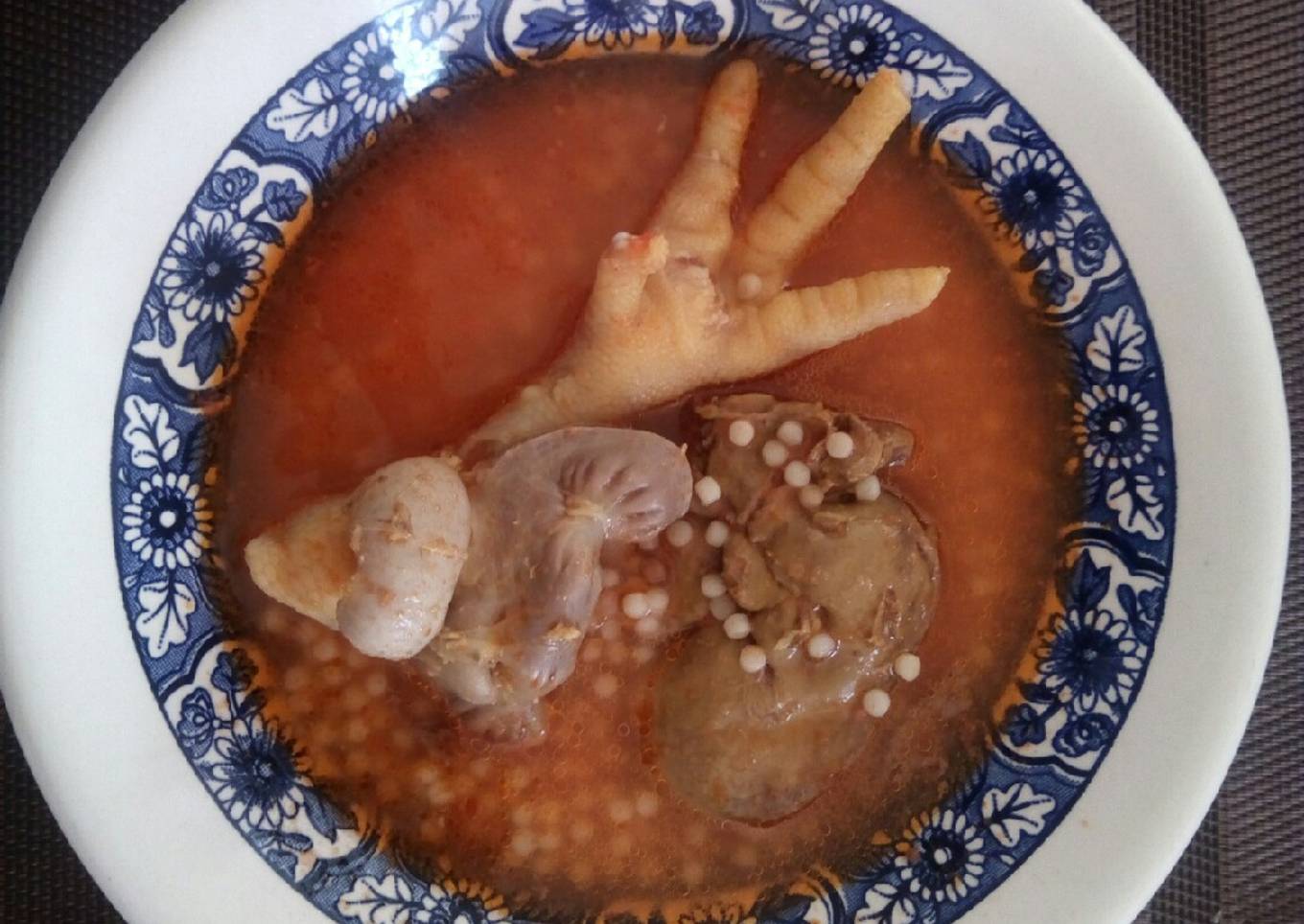 Sopa con menudencia