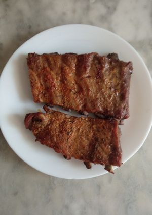 Una foto de Costillas de cerdo al horno súper tiernas y sabrosas