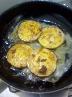 முட்டை ரோஸ்ட் (Muttai roast recipe in tamil) செய்முறை முக்கிய புகைப்படம்