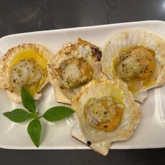 A picture of Perfect Luxury Grilled scallops - Wow these are impressive - ENJOY :P.