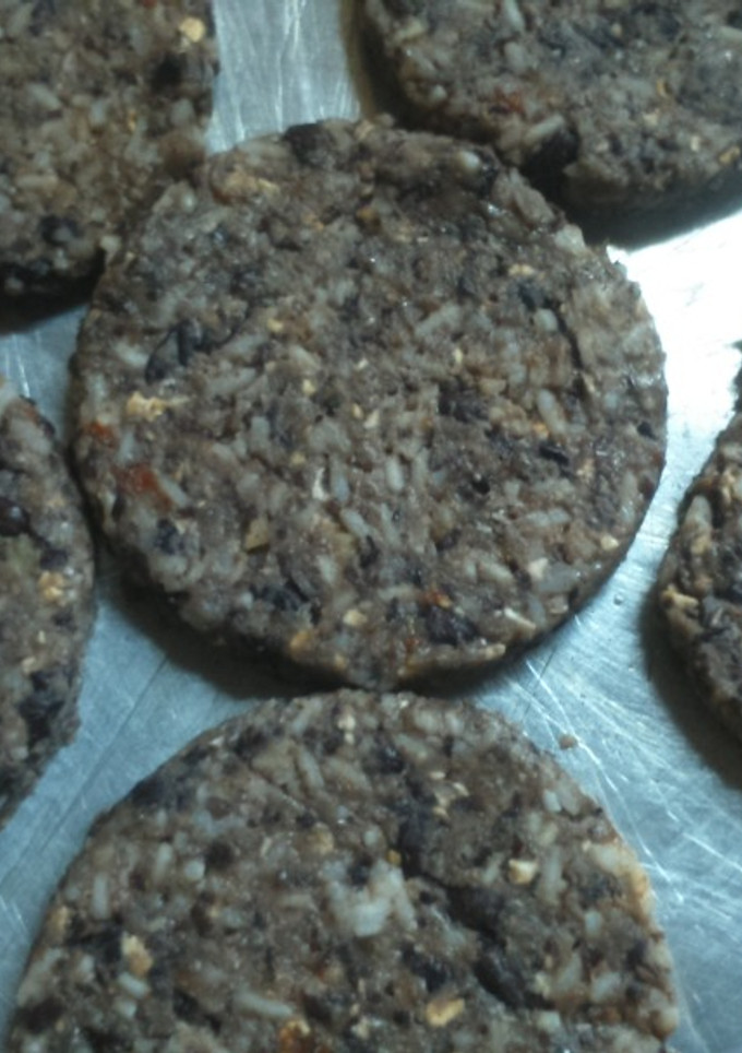 Una foto de Hamburguesas de poroto negro sabor carne (vegan)!