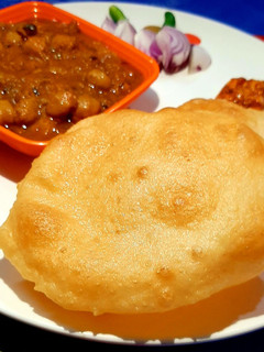 छोले भटूरे (Chole bhature recipe in Hindi) रेसिपी मुख्य फोटो